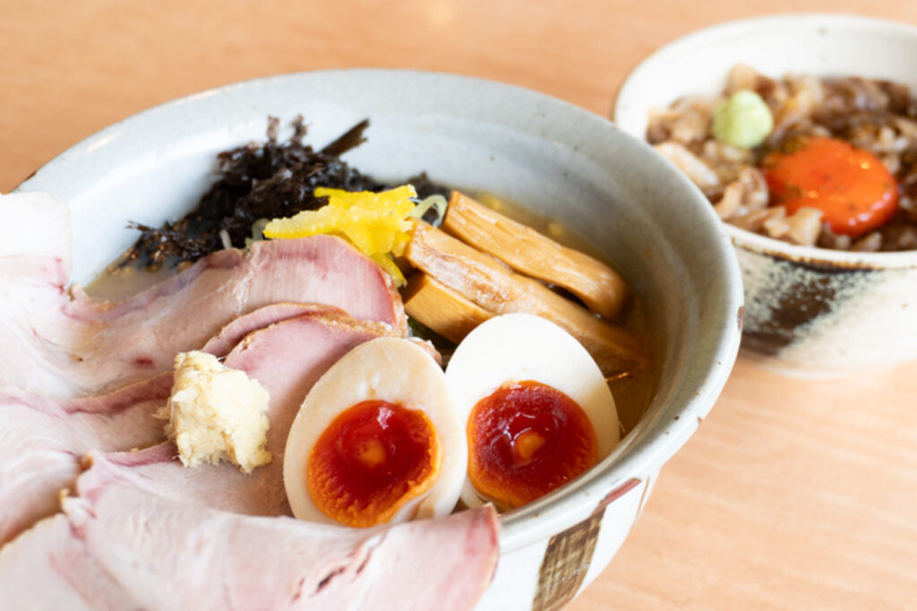 道の駅しらやまさんに「麺屋 大河 白山麓店」がオープン！名物の味噌らーめんに加え、能登牛を使った限定丼ものも登場♪【NEW OPEN】 - 週末、金沢。