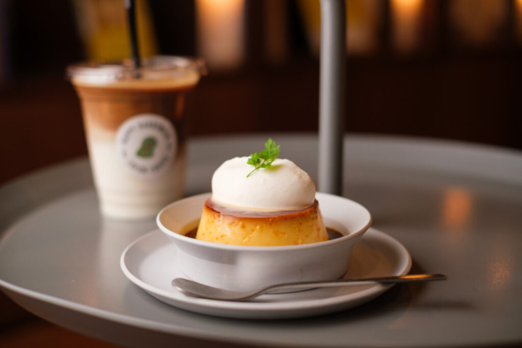 【金沢】ブックカフェ「zuiun dining（ズイウン ダイニング）」で大人の読書タイムを。むっちりプリンに癒されて♡ - 週末、金沢。