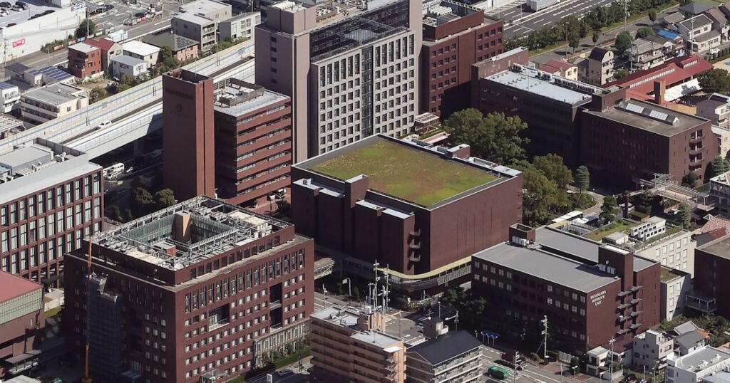 武庫川女子大が27年度に共学化 全国最大規模、名称も変更 - 日本経済新聞