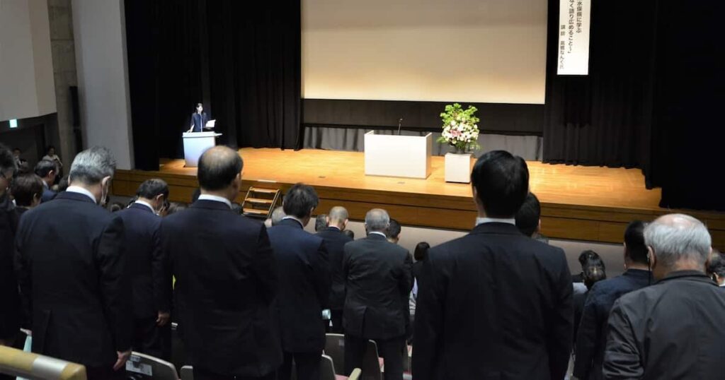 新潟水俣病、確認60年で式典 環境相10年ぶり出席 「いまだ終わっていない」 (5/31)
