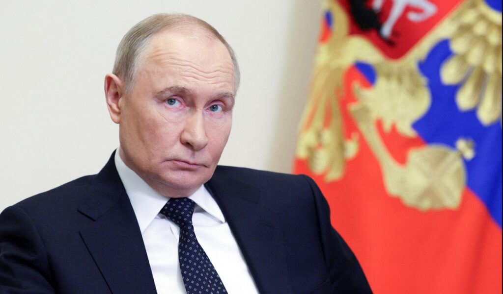 プーチン大統領はウクライナとの戦争を宣言する圧力を受けていますが、専門家はロシアが準備ができていないと言います