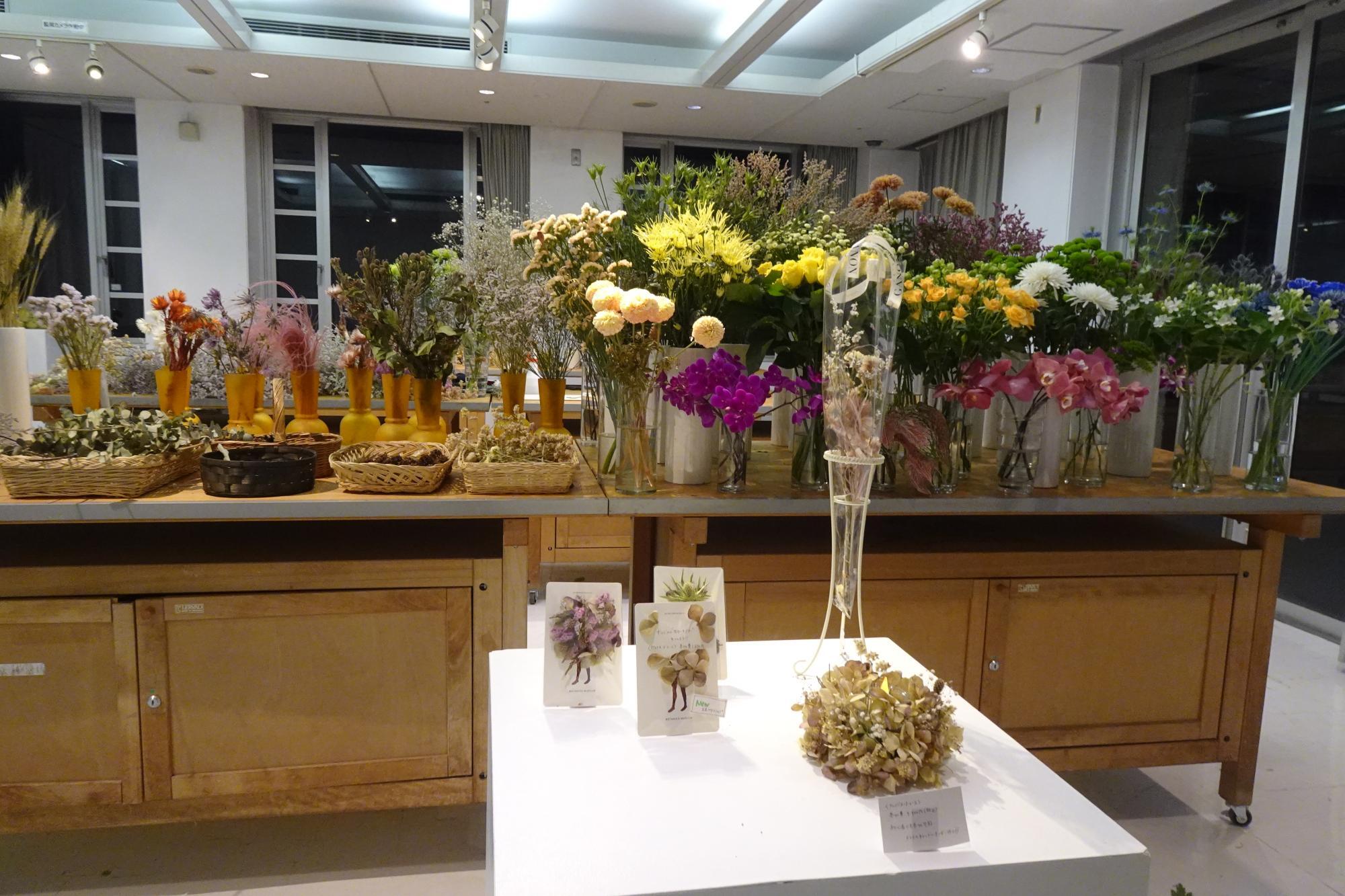 こんなにたくさんの種類の中から好きな花を選べるのは、とても贅沢です。さすが「BOTANICA MUSEUM」ですね。