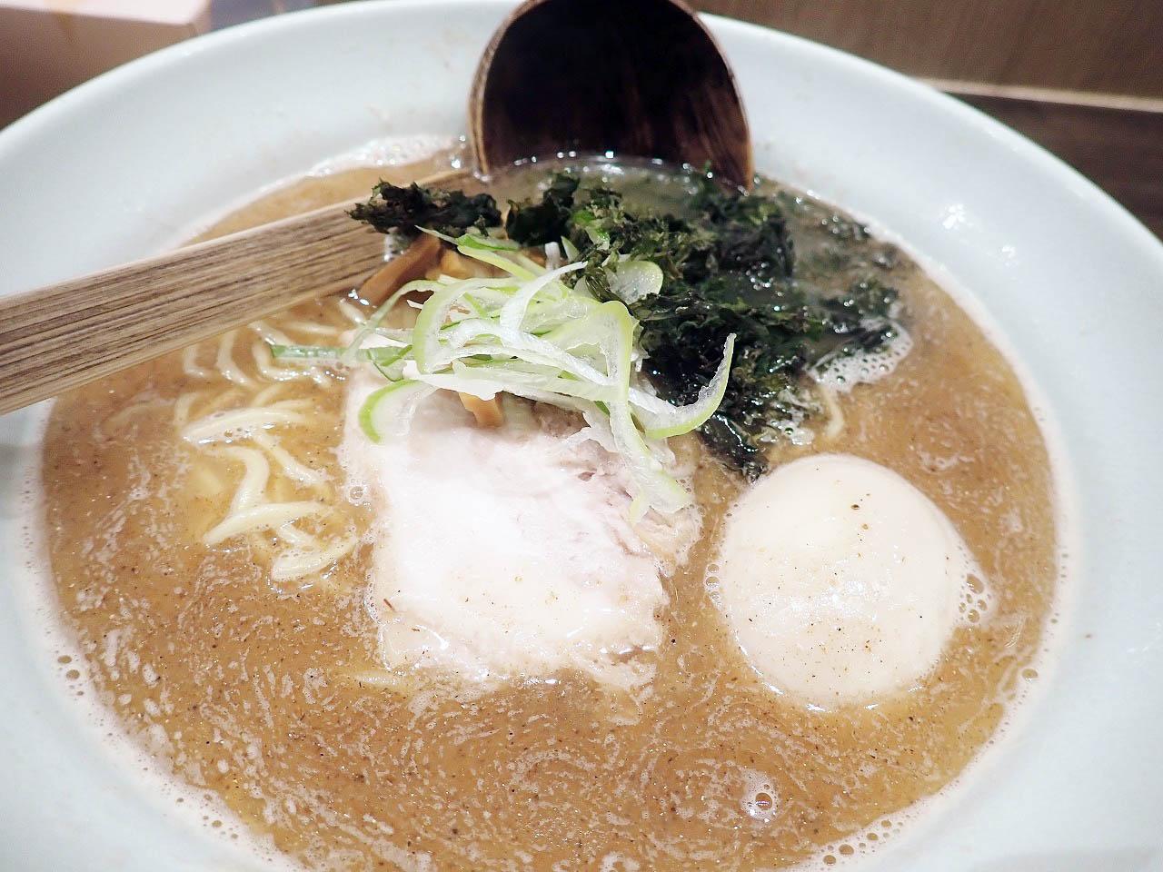 こちらは「いそたま」です