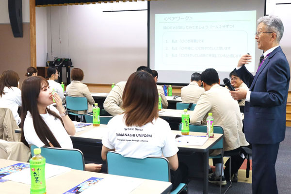 昨年9月の第13期経営指針発表会で行われた社員研修