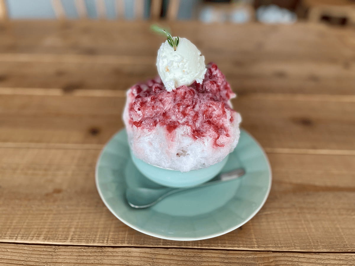 「神戸いちご＆ミルク（ジェラートトッピング）」1,320円＋440円（税込）※かき氷はゴールデンウィーク頃から10月頃まで。暑い時期限定です