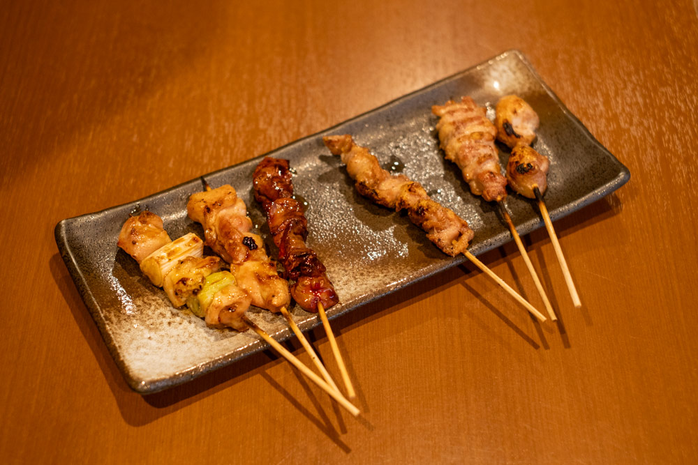 （左から）「ねぎみ」「もも」「きも」「かわ」「ねっく」「ひっぷ」各1本 180円（税込）