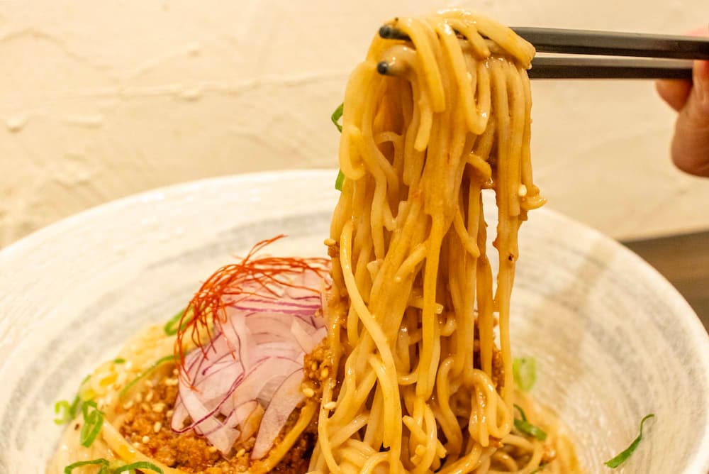 今年はひと味違う！麺屋『天孫降臨 三宮本店』の「冷やし坦々まぜ麺」で夏を乗り切る [画像]
