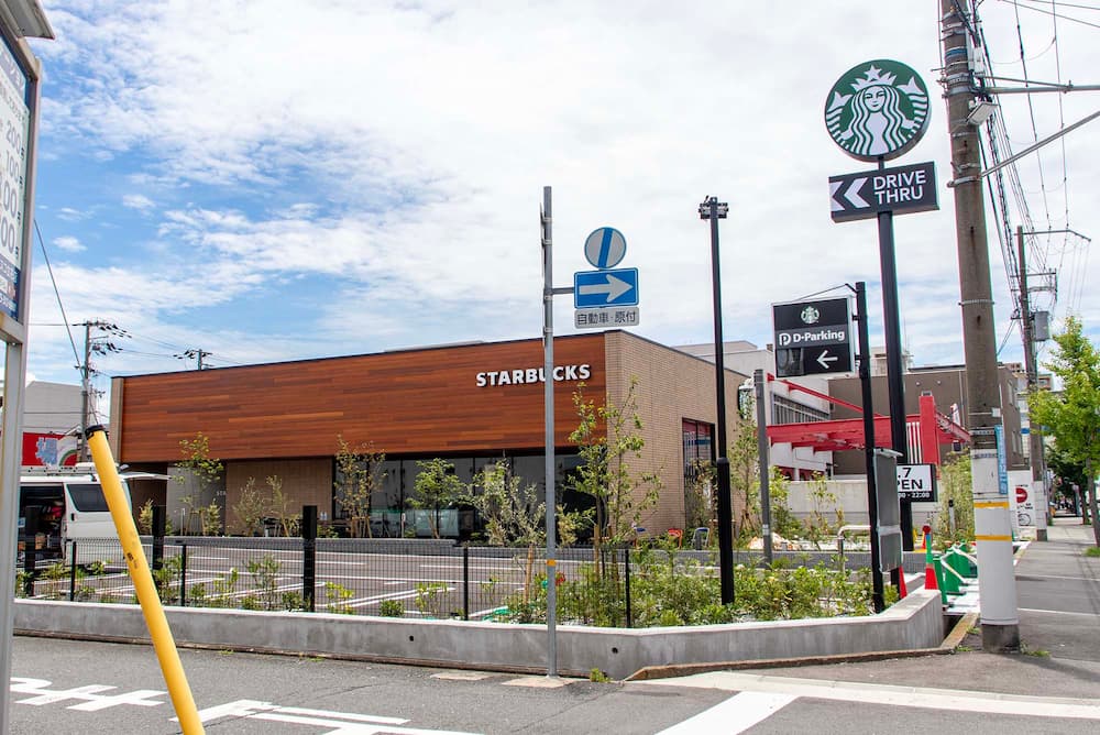 『スターバックスコーヒー 尼崎立花店』外観 ※6月25日撮影