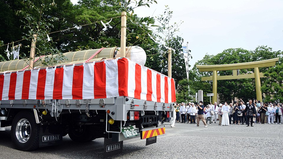 御神木、岐阜市に到着 式年遷宮 金華橋通りで奉曳、金神社へ - 岐阜新聞デジタル
