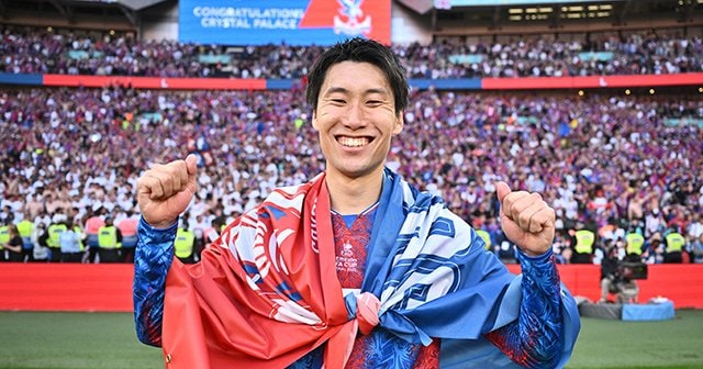 “人種差別的暴言と酷評”を浴びた鎌田大地が英国人記者にポツリ「死の淵から生還、得意なので」クラブ初タイトルで評価一変…今夏去就は？ - プレミアリーグ - Number Web