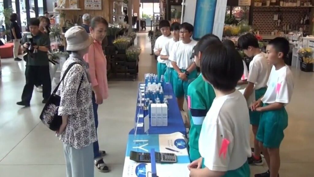 岩手・岩泉町の小学生が特産品を販売 龍泉洞の水を使った化粧水などPR チラシ配って客呼び込み 盛岡市 | IBC NEWS | IBC岩手放送 - TBS NEWS DIG