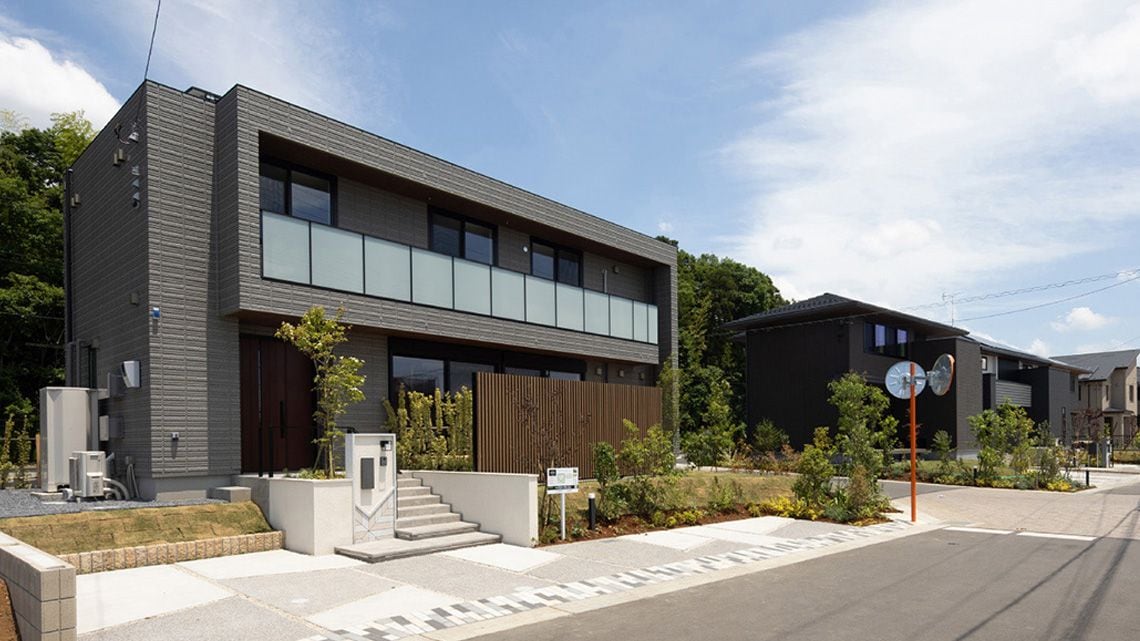 分譲地に建てられた一戸建ての外観