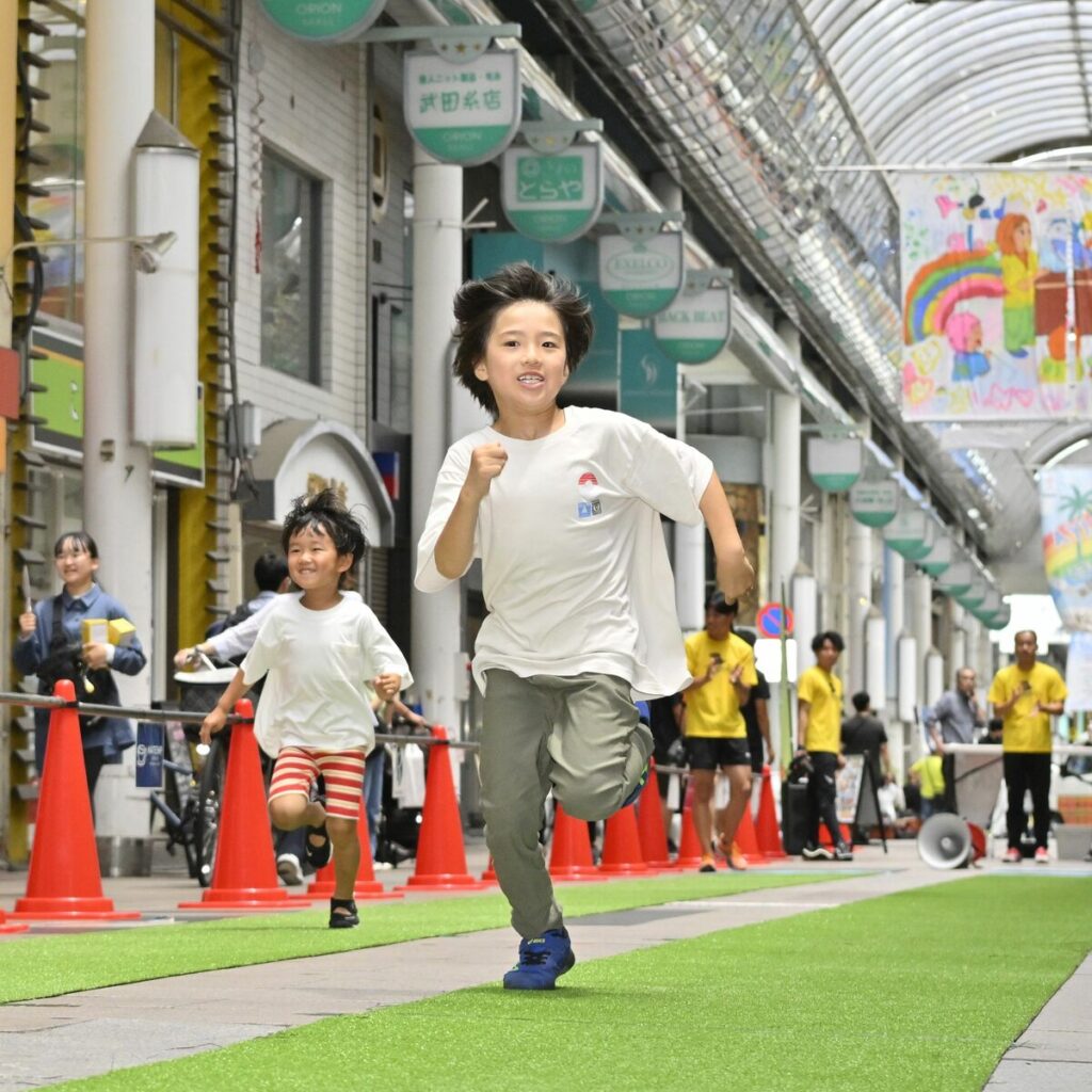 【栃木県民の日】オリオン通りを駆け抜けろ！ かけっこ体験イベント初開催｜下野新聞デジタル - 下野新聞社