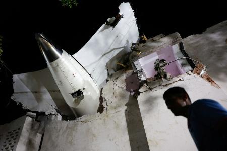 インド墜落、機長「推力なし」 離陸直後、管制官に伝達 | | 全国のニュース