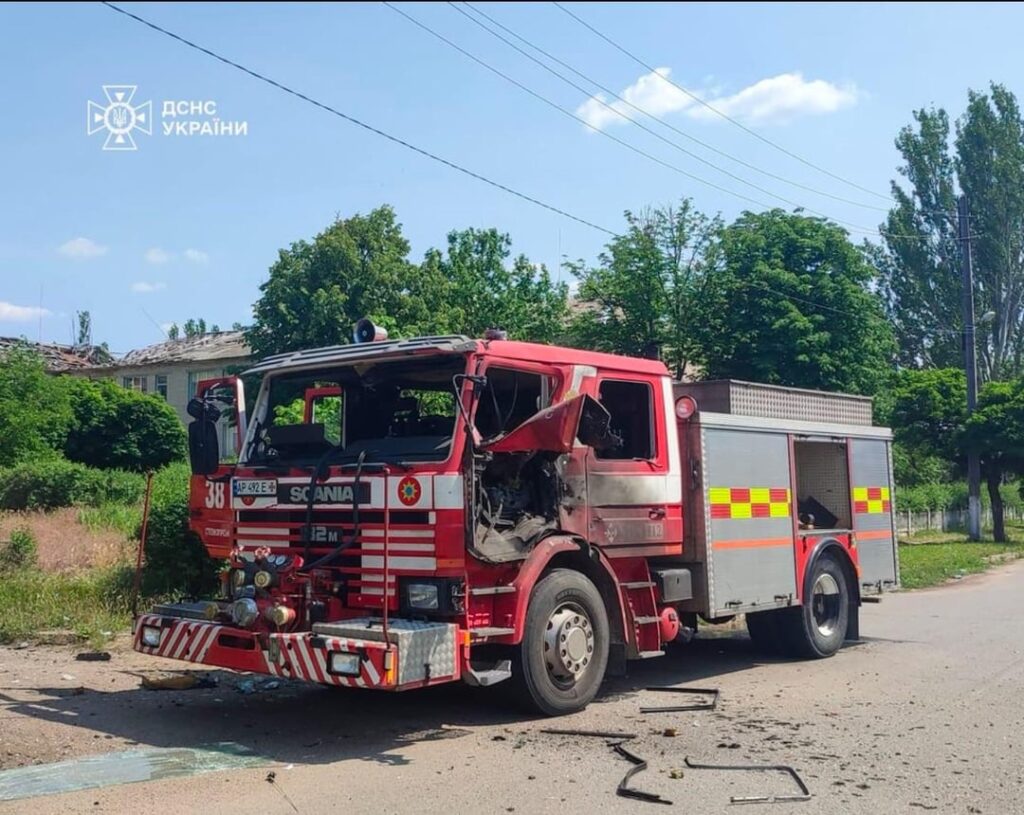 ロシアのドローンは、ウクライナの救助隊が使用するスウェーデンからの消防車に出会う