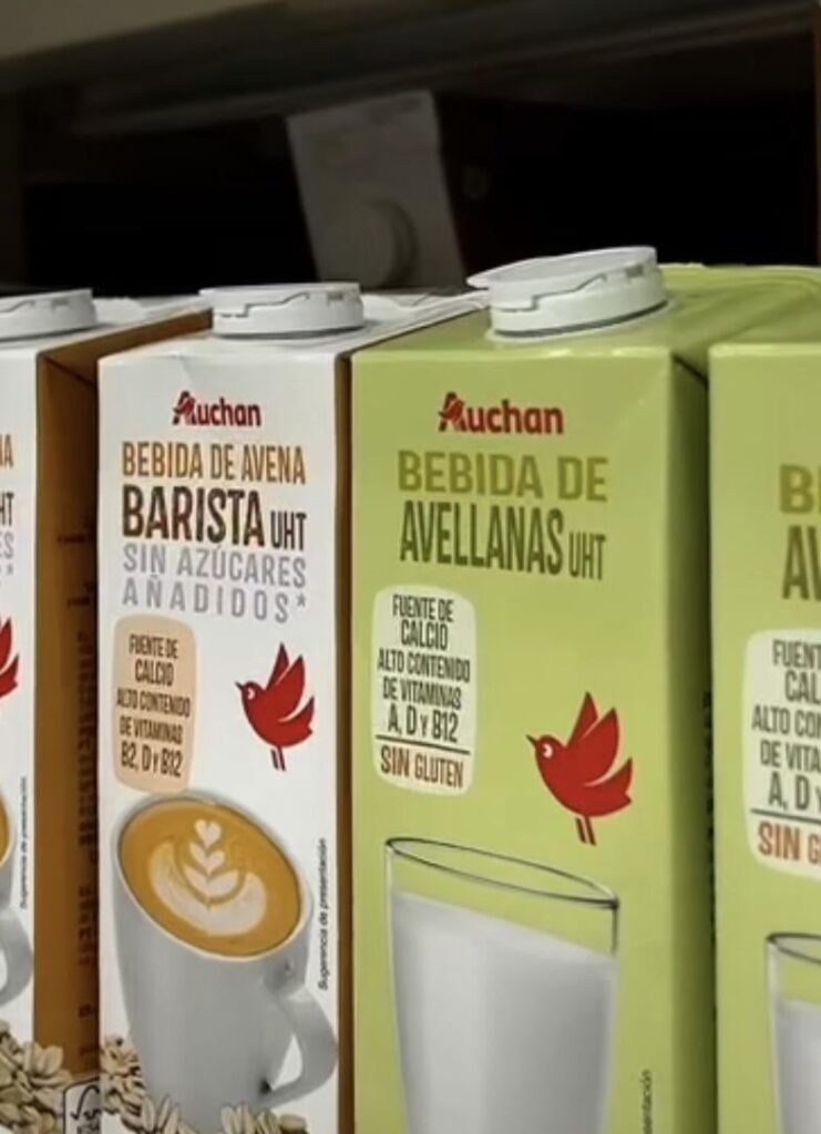 アウチャンは悪魔を雇って牛乳のタップをデザインしました