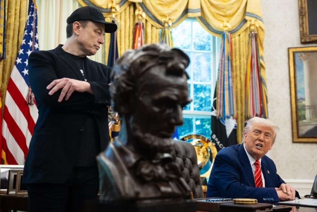 マスクは、2人のエスカレートの間の衝突として、トランプが彼なしで選挙を失ったと言います
