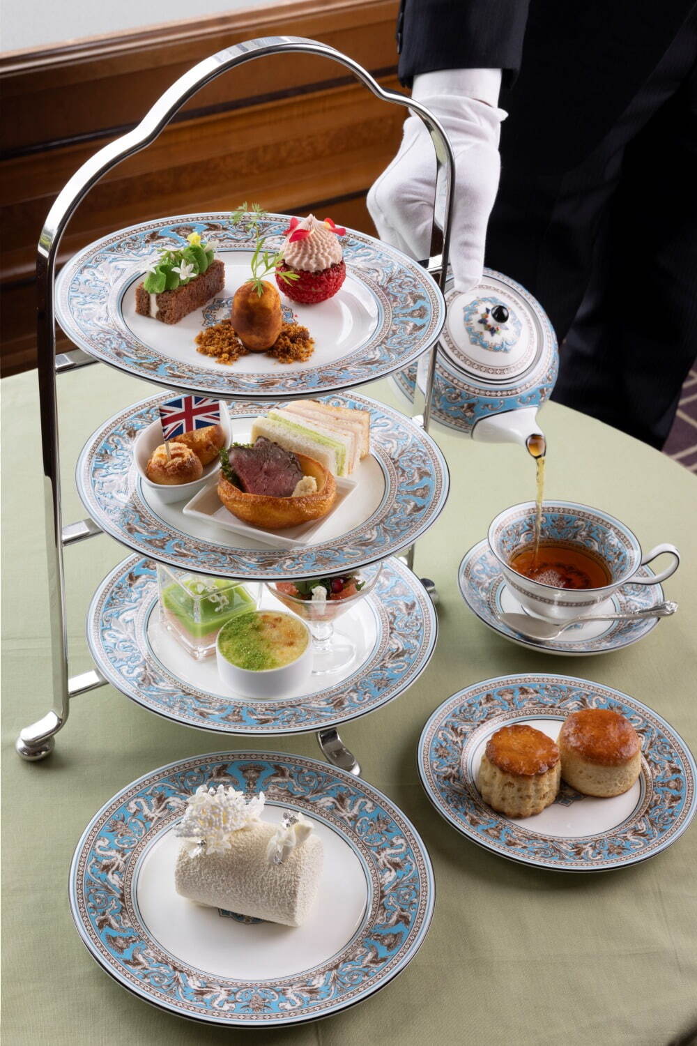 「ブリティッシュ サマー アフタヌーンティー with バトラー」25,000円※サービス料込