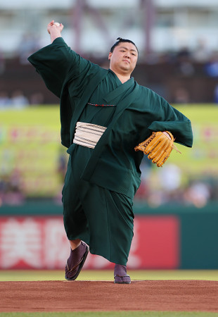 時疾風、地元宮城で始球式 プロ野球 - 大分経済新聞
