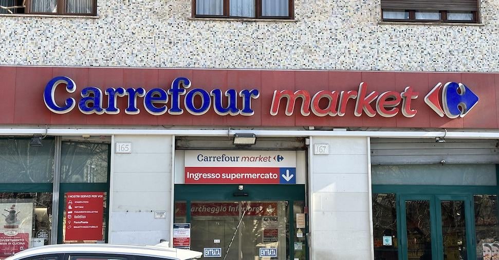 Carrefourはイタリア市場を離れる可能性があります。 Lidl、Conad、およびEsselungaの買収に興味があります