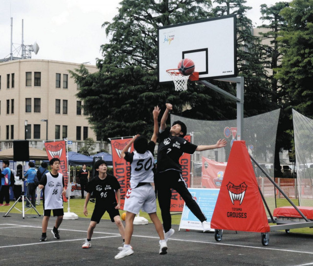 バスケゴール 街ににぎわい　グラウジーズ寄贈 富山に２基設置(中日新聞Web) - goo ニュース