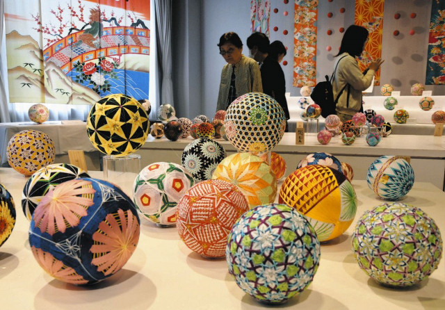 ころころカラフル 加賀手まりずらり　金沢で作品展(中日新聞Web) - goo ニュース