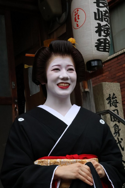 長崎検番の新人芸妓・弥生さんお披露目！　長崎くんちがきっかけ「日々誠実に」