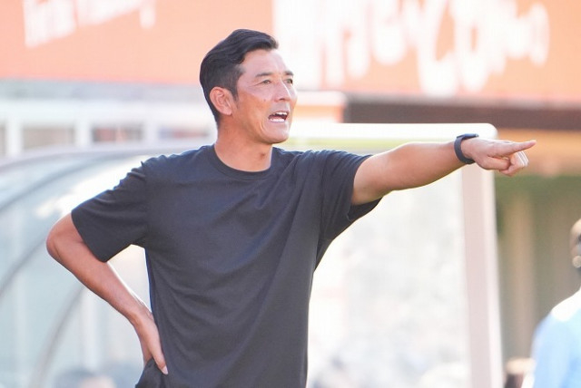 感慨深い福島の寺田周平監督と川崎の選手たちの初対戦。天皇杯で試合後に広がった温かな光景