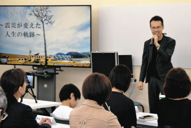 手品で被災者 笑顔に　陸前高田出身・マジシャン荒巻さん、みどり市で講話