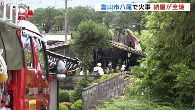 富山市の住宅街で納屋が全焼する火事　90代の女性 避難の際に転倒 救急搬送される　