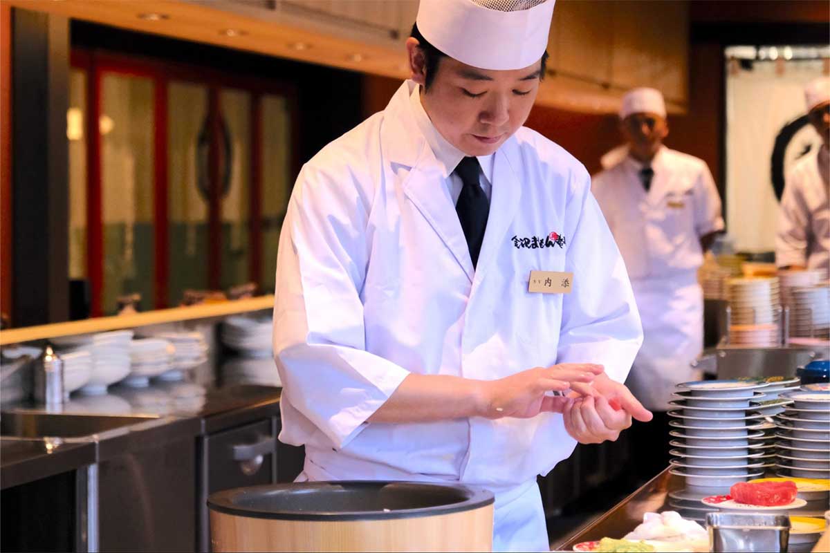 沖縄初上陸の『金沢まいもん寿司』が7月2日OPEN！ 北陸の味覚と現地食材が融合した新たな回転寿司体験