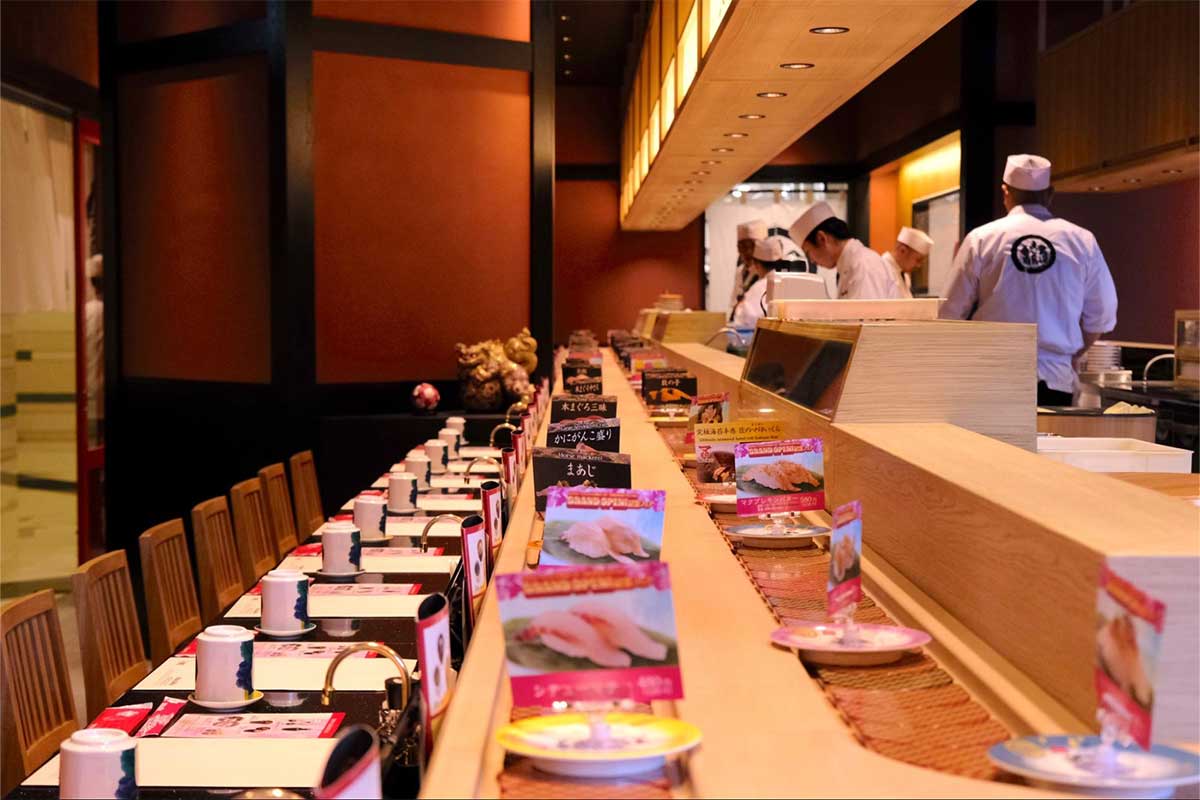 沖縄初上陸の『金沢まいもん寿司』が7月2日OPEN！ 北陸の味覚と現地食材が融合した新たな回転寿司体験