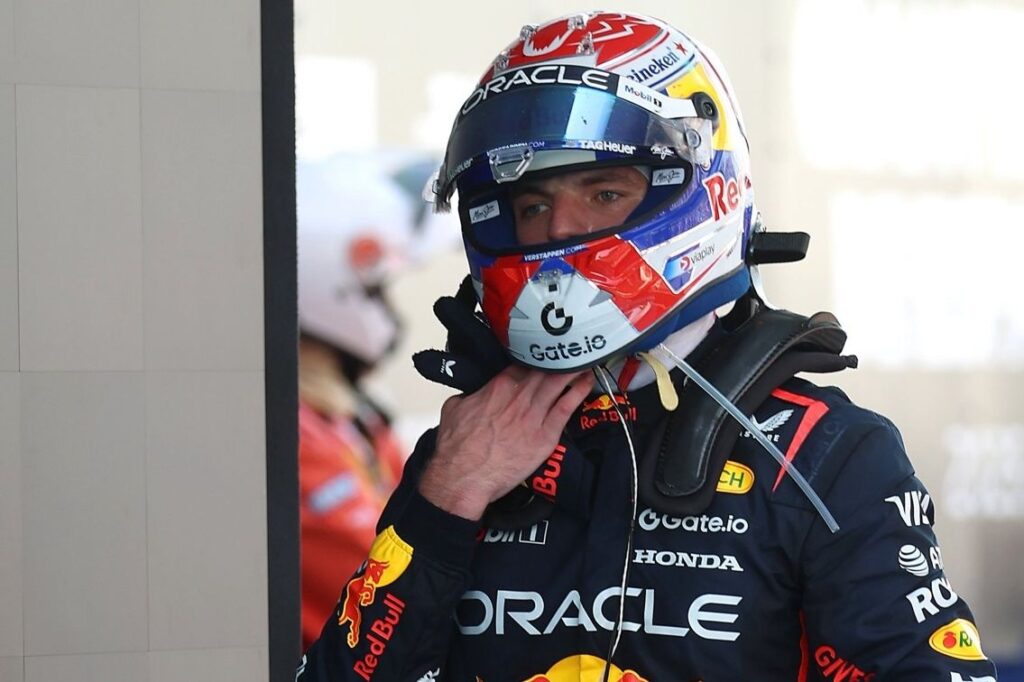 フェルスタッペン、自分の非を認める。スペインGPでのラッセルへの体当たりは「正しいことじゃなかった」 - motorsport.com 日本版｜モータースポーツ情報サイト