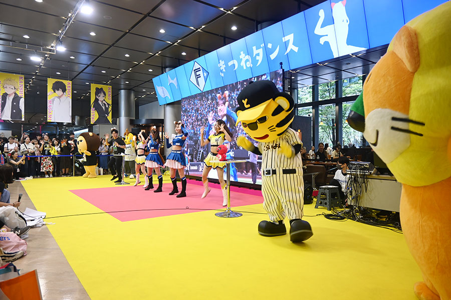 六甲おろし・きつねダンスの応援合戦で騒然、梅田で推しフェス | Lmaga.jp