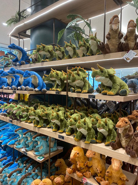 福井県勝山市にある「福井県立恐竜博物館」のグッズ（ぬいぐるみ）