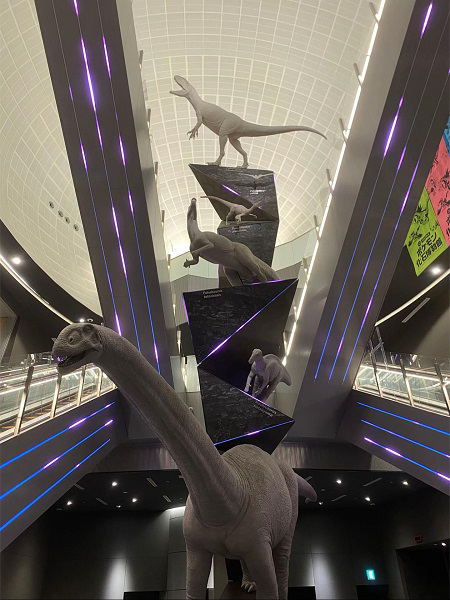 福井県勝山市にある「福井県立恐竜博物館」の「恐竜の塔」