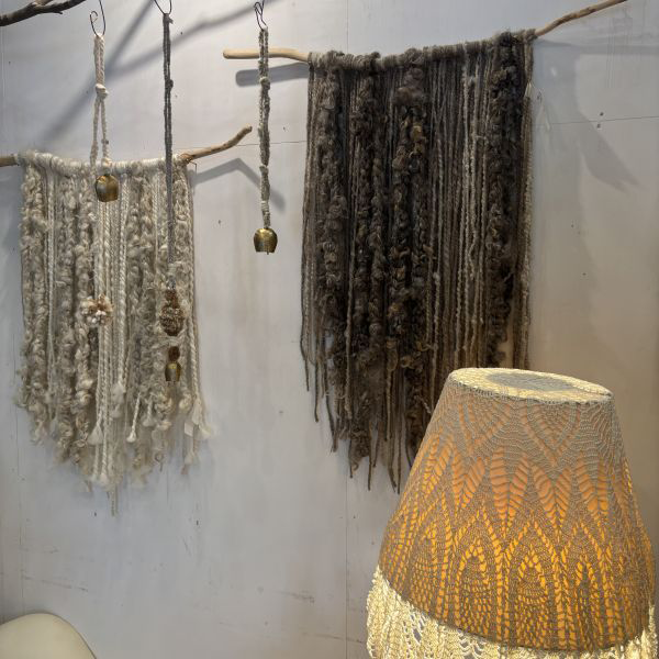 羊毛カーテンお家に取り入れて垢抜けインテリアにしよ