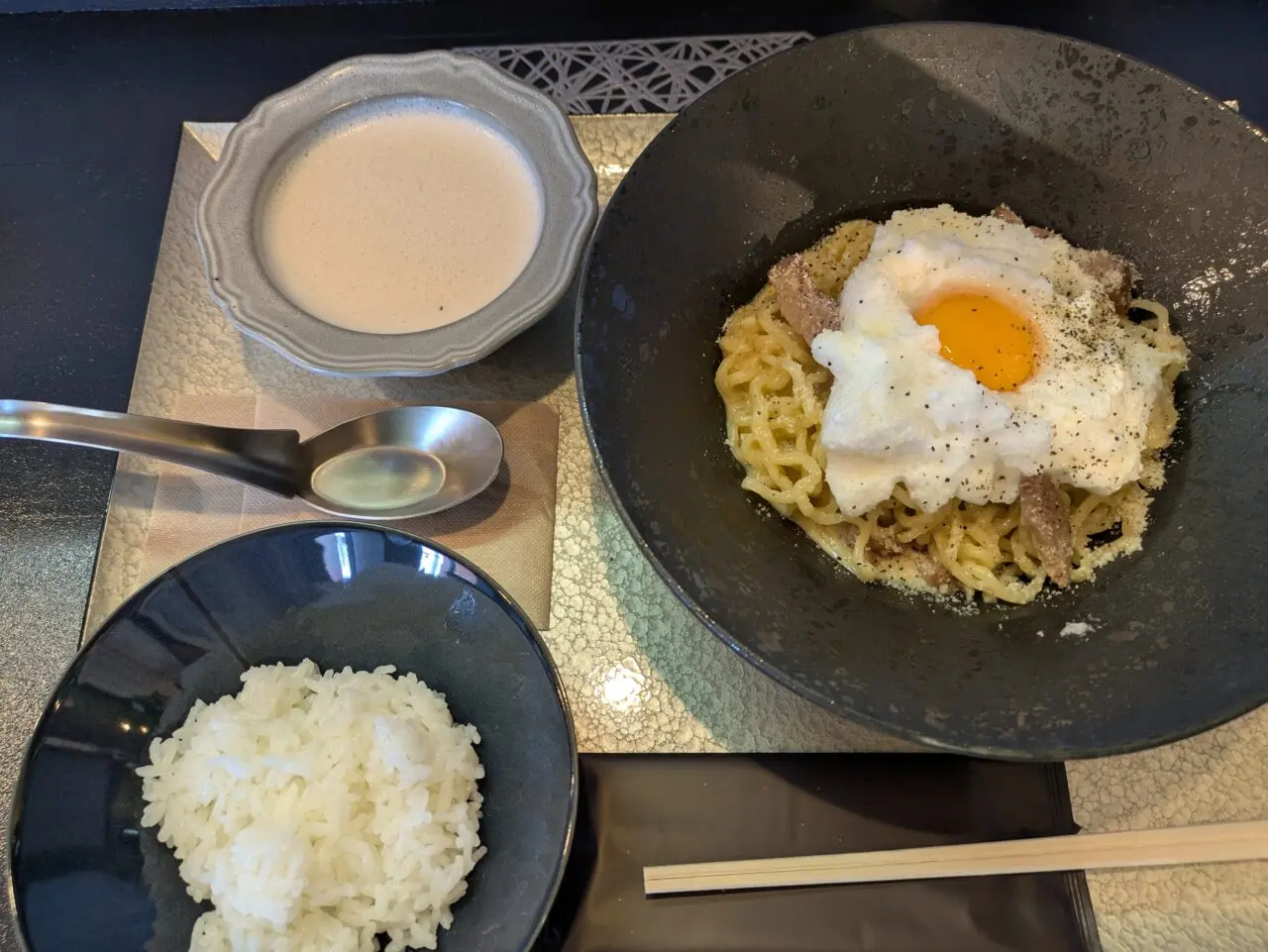 東京家系【超クリーミー！泡カルボまぜそば】