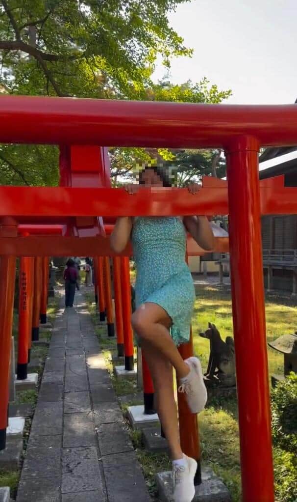 神社の鳥居で懸垂、階段で逆立ち...チリ人姉妹の動画に批判→謝罪　米大型クルーズ船の観光客だった: J-CAST ニュース