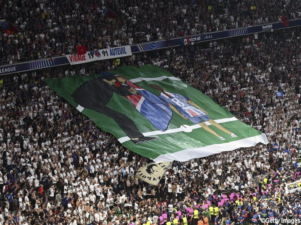 「娘はもういない。だけどもう一度、娘と旗を立てたい」CL制覇の指揮官へ…パリSGサポーターから粋なプレゼント - gekisaka.jp