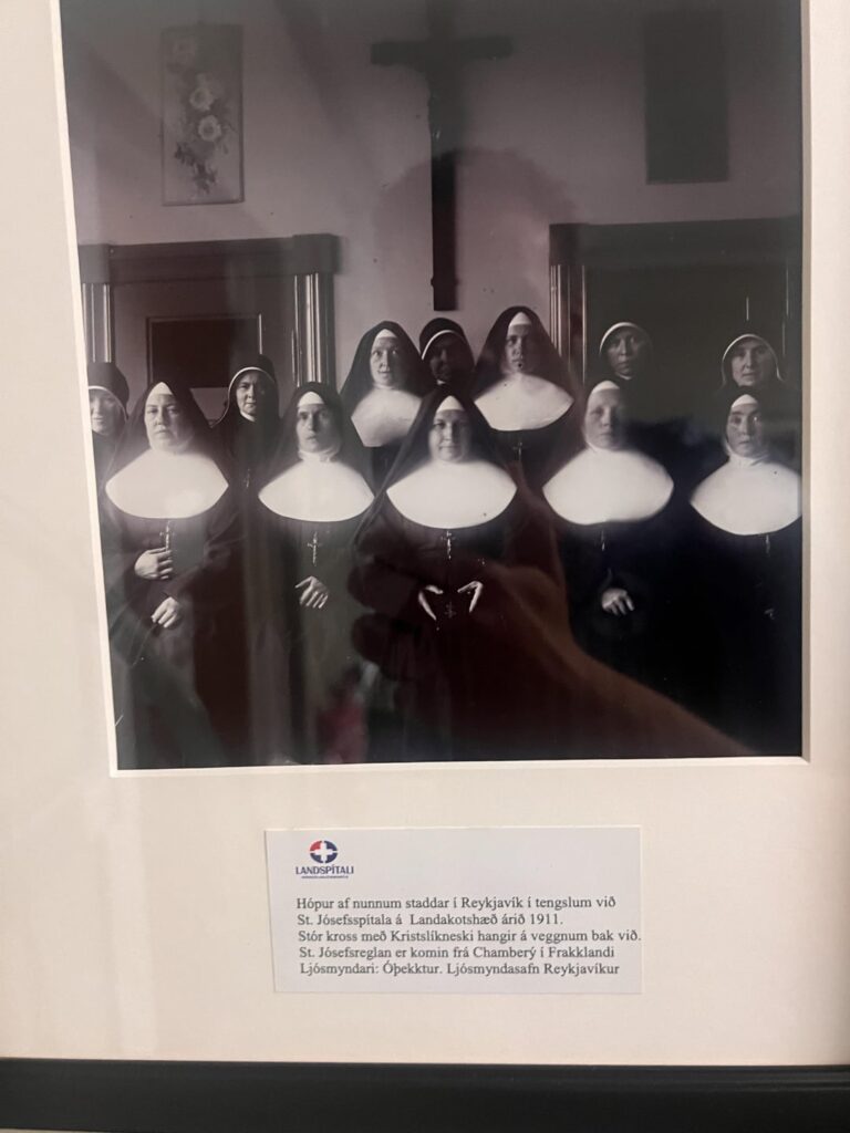 写真のランダコット病院の歴史の一部 - 最も古い画像は1911年です
