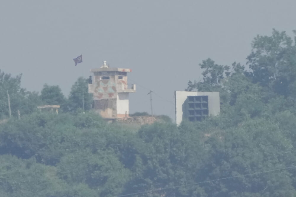 S Korea halts border propaganda broadcasts with rival North in a move to ease tensions