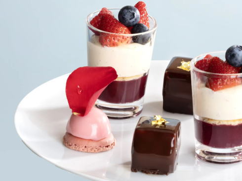 2025ピエールエルメパリ コラボアフタヌーンティー 1段目