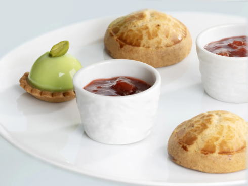 2025ピエールエルメパリ コラボアフタヌーンティー 3段目