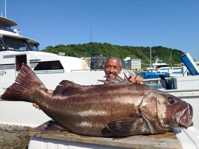 【今週の全国厳選釣果】圧巻25kgのイシナギ浮上！三重県では夏を告げる旬魚イサキが爆釣中