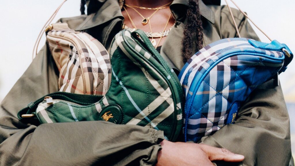 バーバリーが伊勢丹新宿店でポップアップを開催。英国の夏を感じる最新バッグが集結 | Vogue Japan