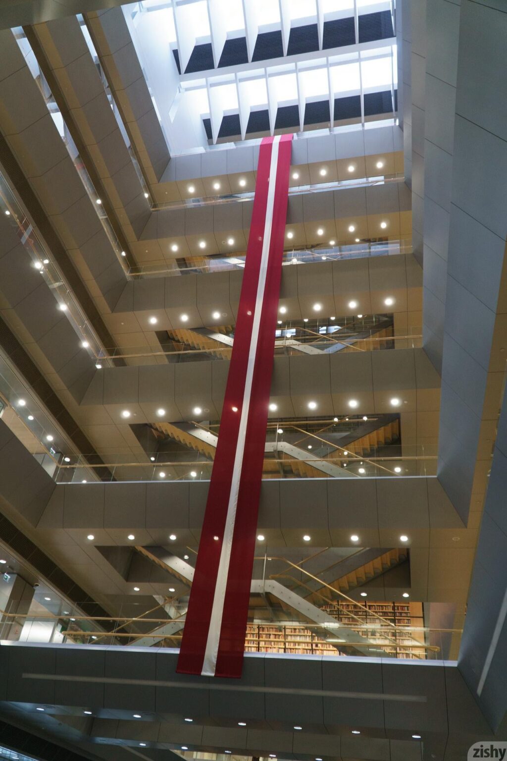 どこにありますか？ラトビア大学の建物の1つにありますか？