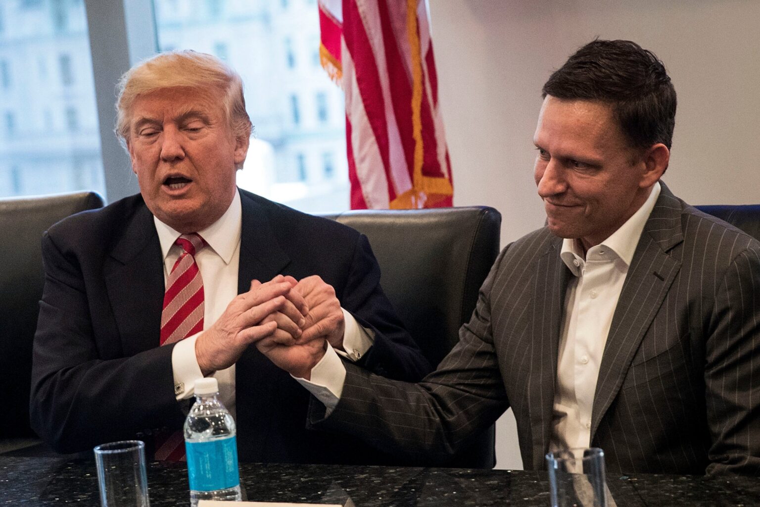 「トランプが私たちにひっくり返った」：マガは潜在的な国民市民データベースに反応します