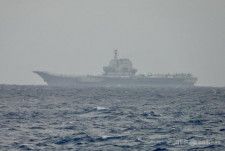 中国が空母打撃群2個など展開 台湾