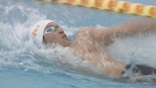 香川県高校総体の水泳競技に注目の高校1年生　平田統也選手が出場し圧倒的な泳ぎ見せる 　　高松市
